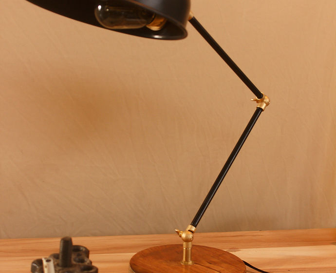 Adjustable Swing Arm Bankers Table lamp
