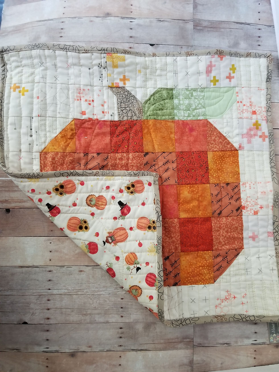 Thumbnail: Pumpkin Wall Hanging Quilt