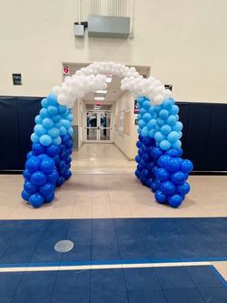 Graduation balloon arch