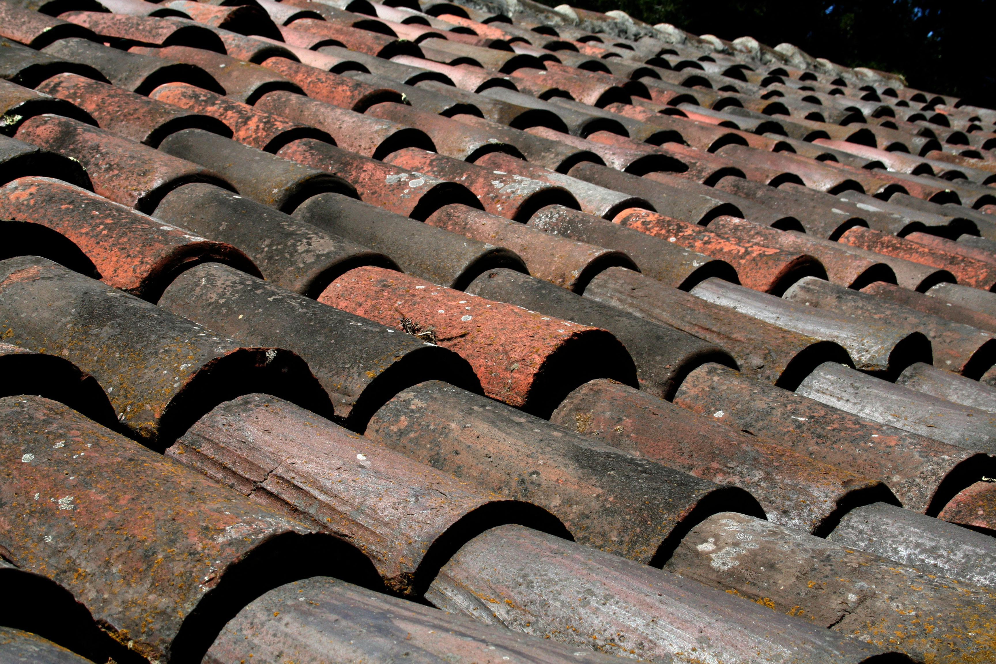 home-vintage-roof-tile