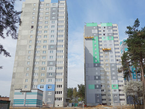 Степянка: продолжаются работы по покраске фасадов домов № 10б и № 10а