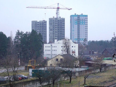 Степянка: ведется обустройство кровли и монтаж технического этажа дома № 10а (№8 по генплану)