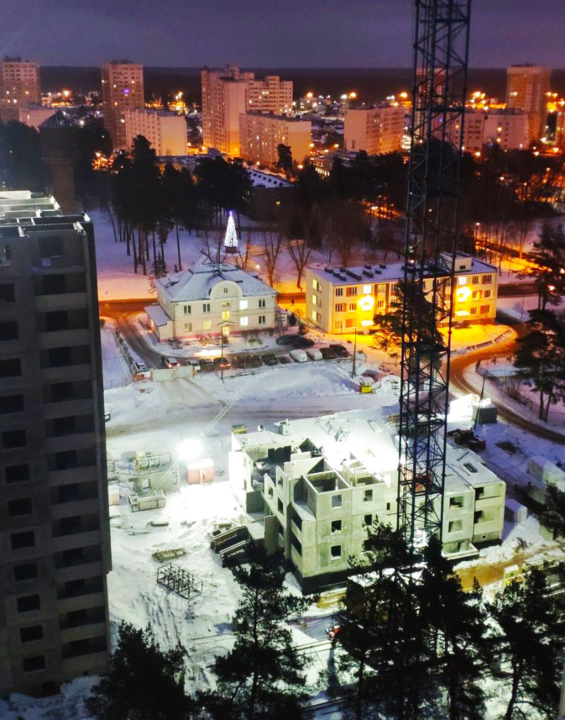 Ведётся строительство третьего этажа дома №11