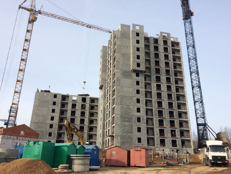 Запад: ведется строительство 14 этажа (секция а), 8 этажа (секция б)