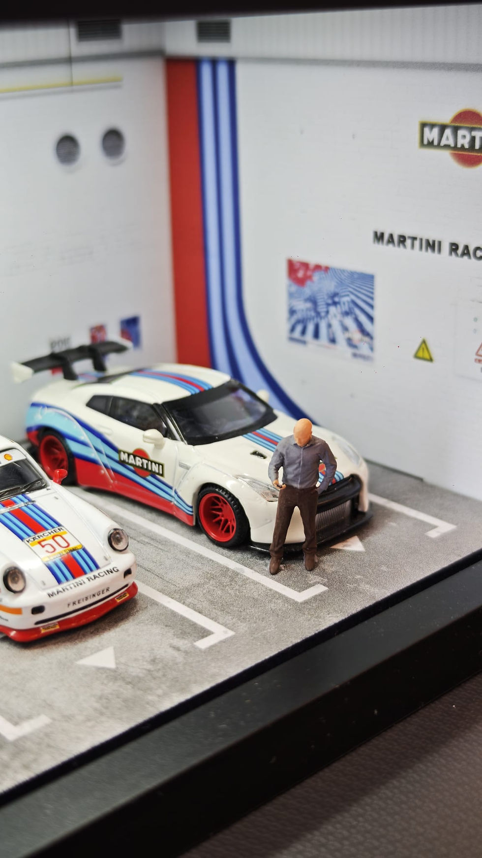 HND FİGÜR GÖMLEK TELEFON  MANKEN  1:64 REÇİNE BASKI EL BOYAMASI