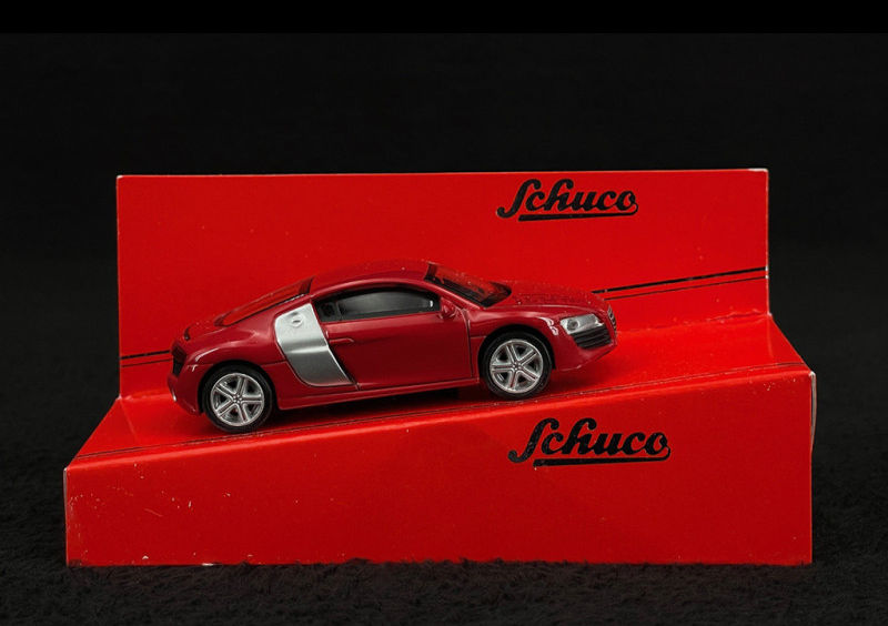 Audi R8 Tango Kırmızı 1/64 Schuco