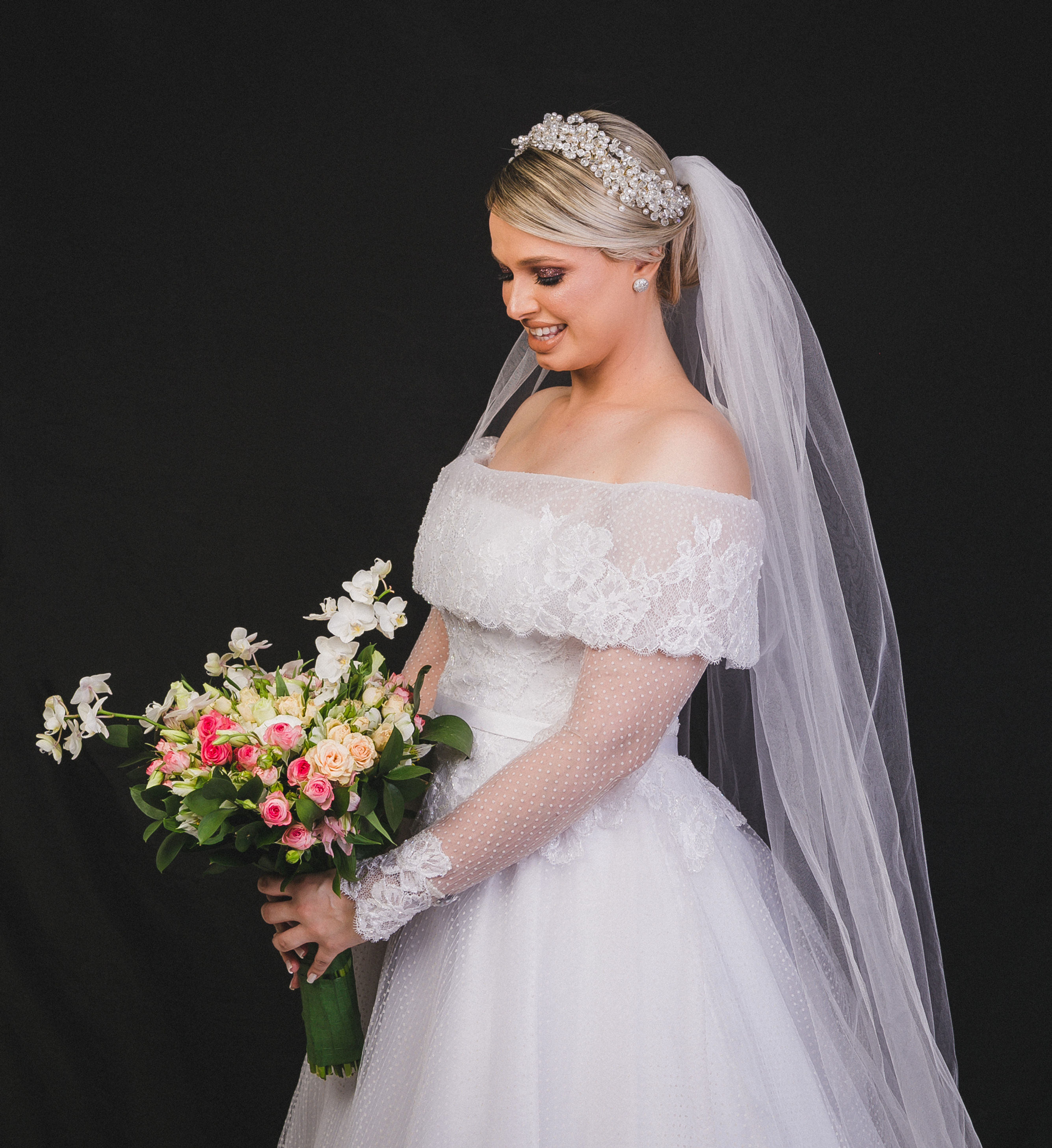 Vestido de noiva em renda e bordado atelie Maria Virginia