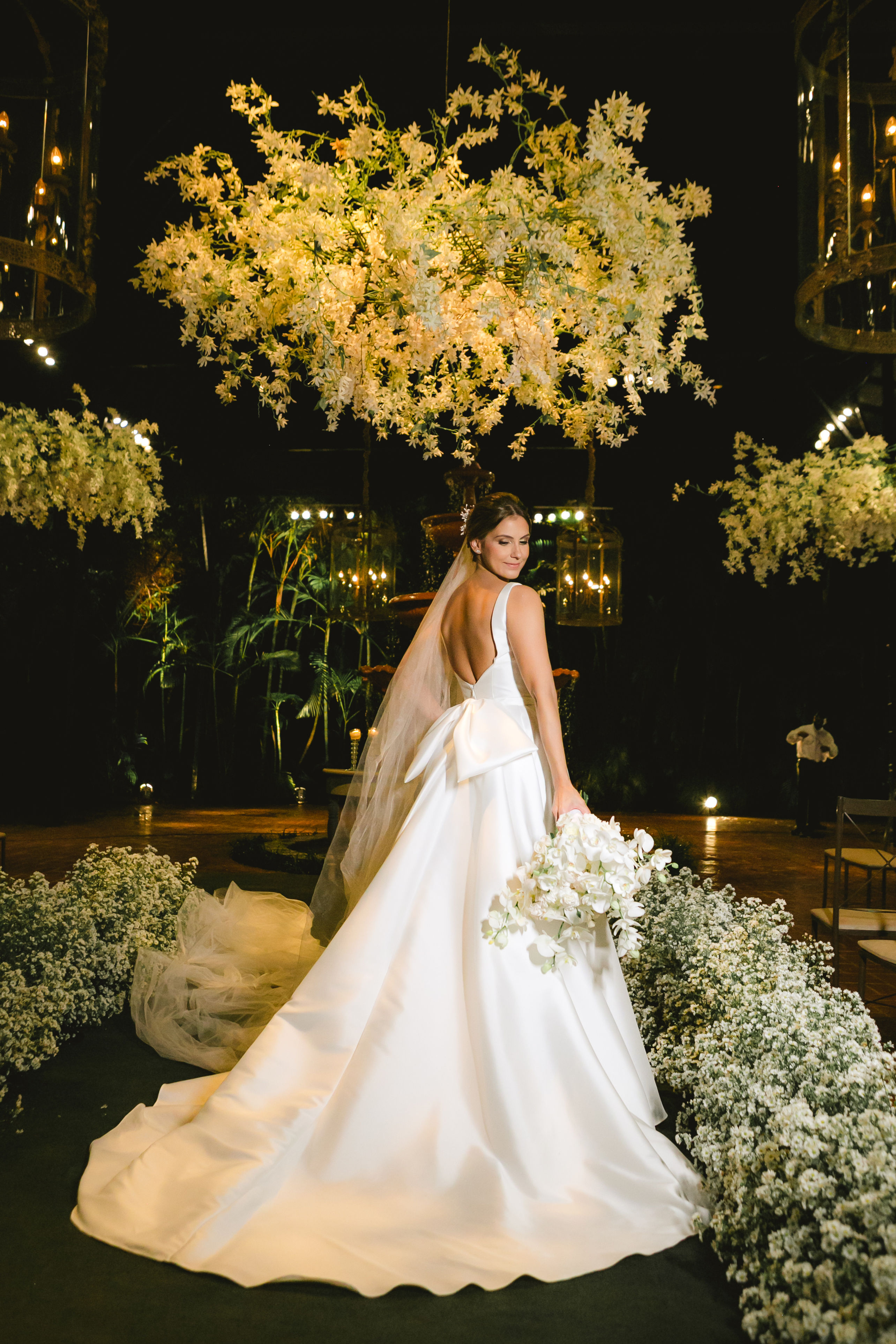 Vestido de noiva Lucas Anderi minimalista com decote quadrado