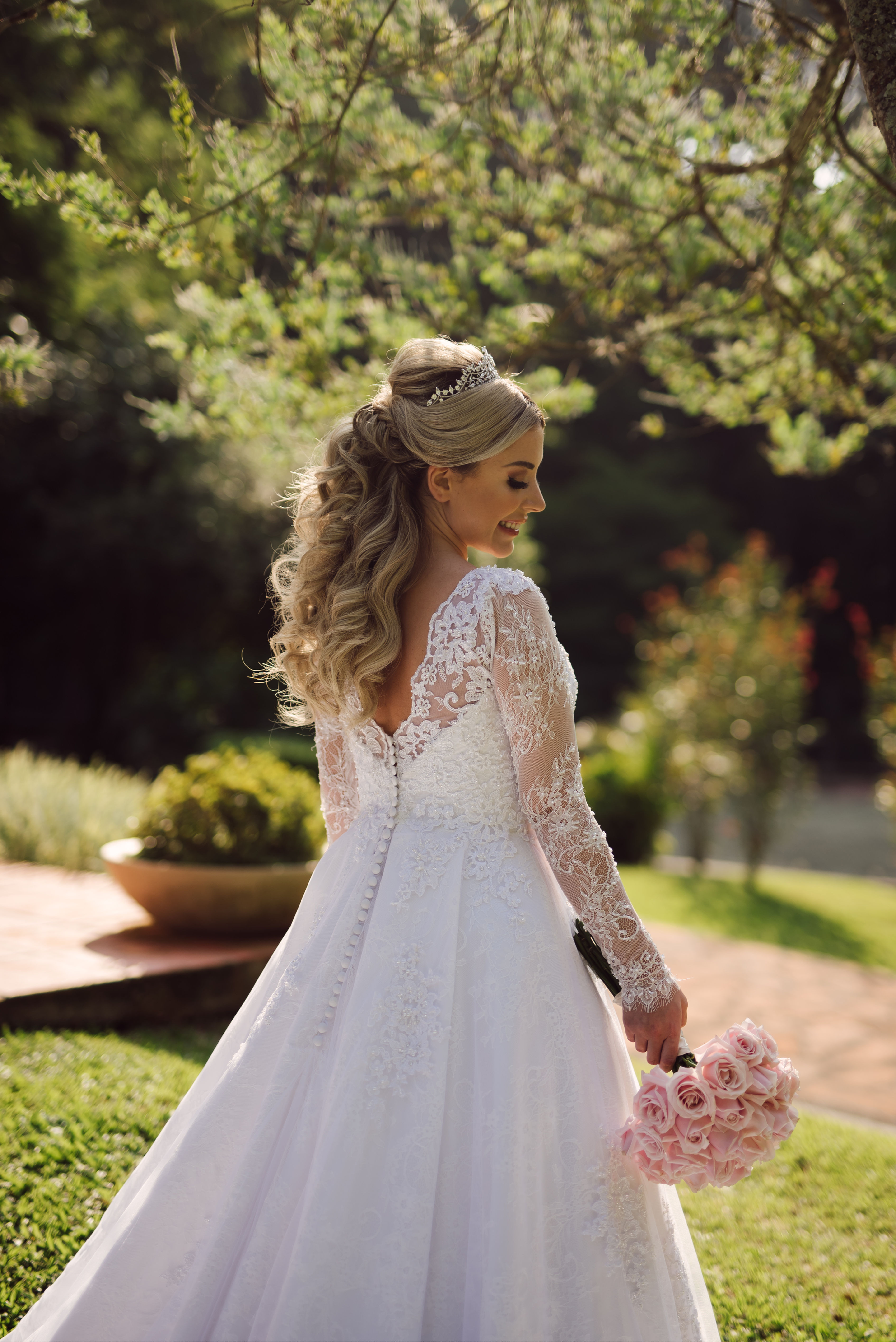 Vestido de noiva princesa em renda chantilly Carol Hungria