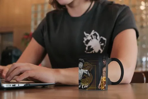 Taza Magica Bruce Lee Negro Bruce Lee El Dragón