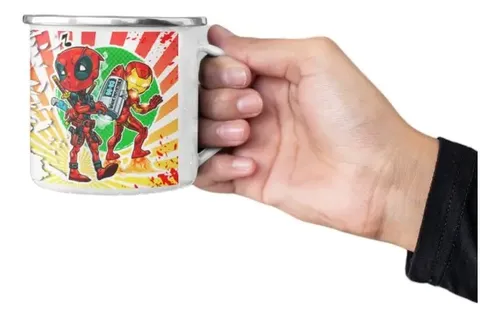 Taza Enlozada Iron Man & Deadpool - Duelo De Ingenios Blanco