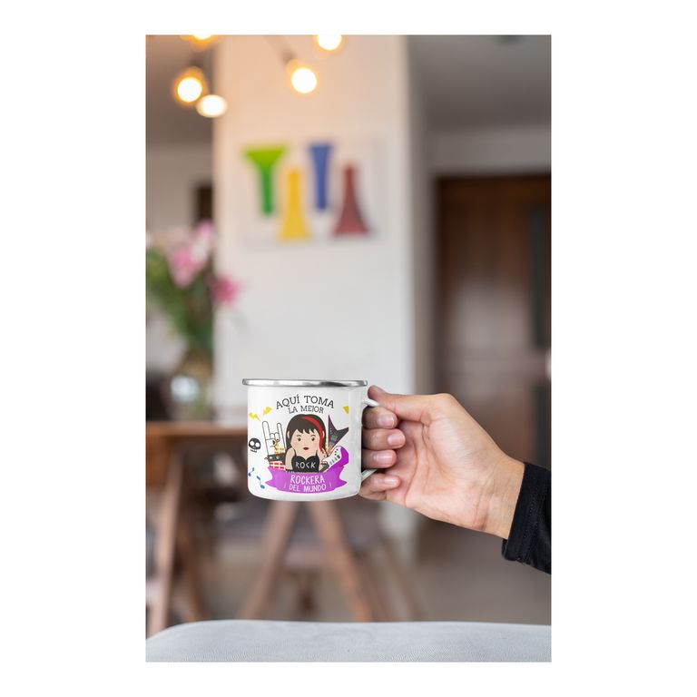 Taza Enlozada Estrella de Rock Femenina - Riffs y Rebeldía