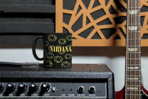 Taza Mágica De Nirvana - Bandas De Rock 03 Negro Nirvana 03