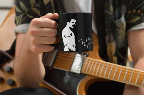 Taza Mágica Fredy Mercury Bandas De Rock 02 Negro Fredy Mercury