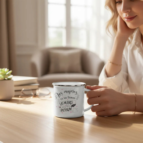 Taza Enlozada Shakira - Las Mujeres Facturan Blanco