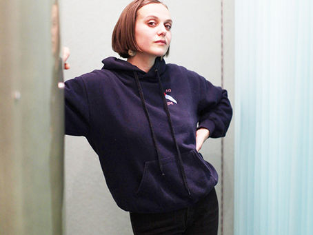 Emma Allegretti e suas figuras lúdicas e femininas