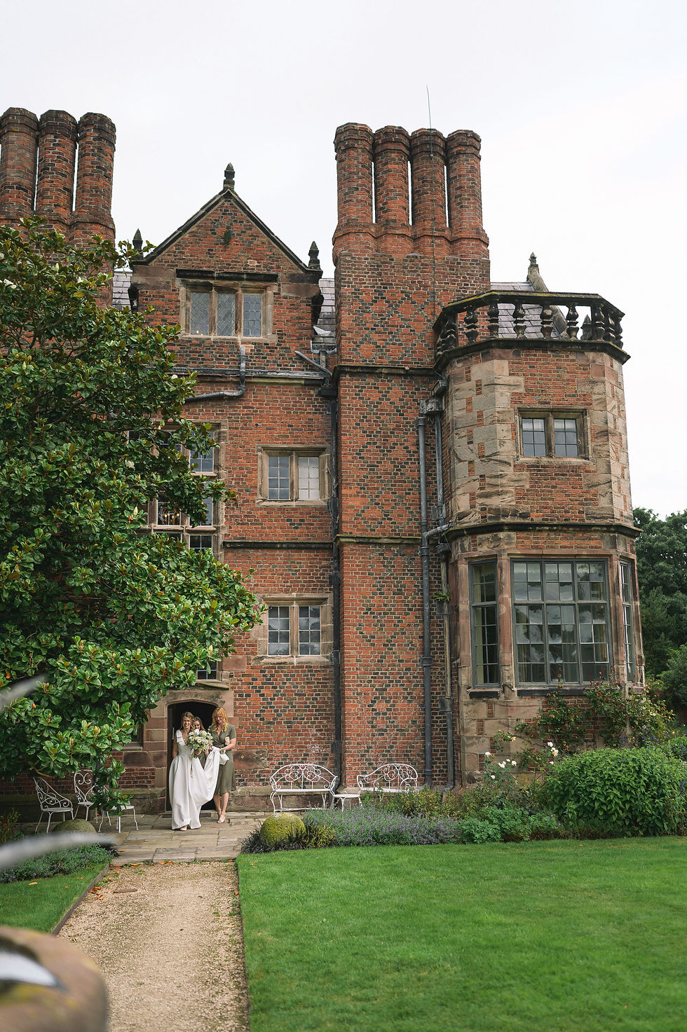 photographers in crewe and nantwich, combermere abbey wedding photographer