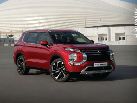Qatar Automobiles Company receives the ‘Best Mid-Size SUV’ Award for Mitsubishi Outlander at the 2024 ‘Qatar Car of the Year’ Awards