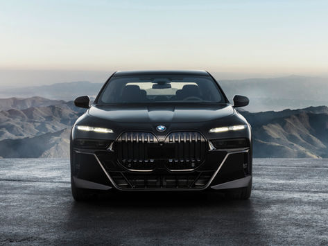 The new BMW 7 Series: automotive luxury and innovations for the digital era.