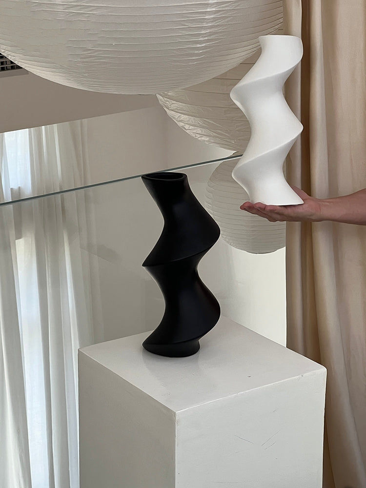Twist ceramic vase – modern artistic decorative ceramic vase by Ekyil Design