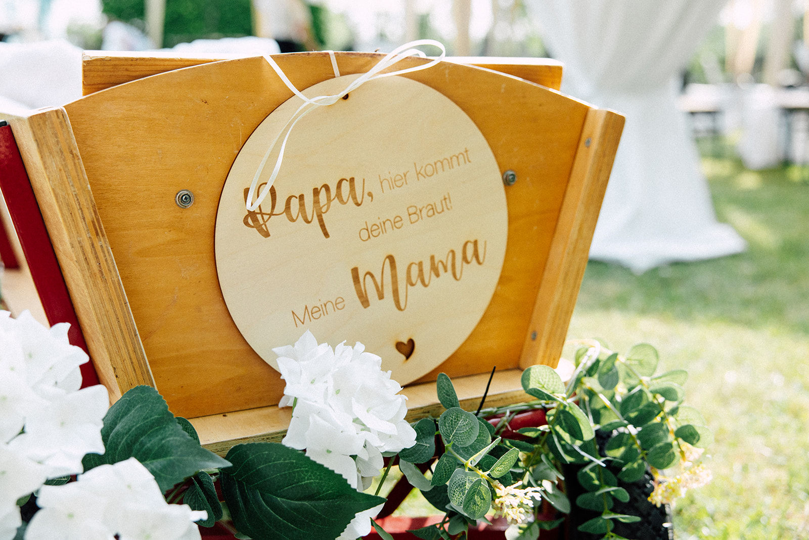 Schild "Papa hier kommt..."