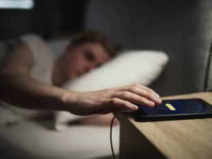 Telefon Şarjda Takılıyken Uyumanın Zararı Var mı?