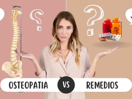 Pessoa loira de cabelos ondulados está de pé e veste camisa clara, com os braços abertos em direção aos lados. À esquerda, há uma ilustração de coluna vertebral humana e um balão de diálogo com o símbolo $$. e uma coluna vertebral simbolizando ao osteopatiaAcima do braço esquerdo, há um ponto de interrogação desenhado. À direita, aparecem frascos de remédios, cartelas de comprimidos e um balão de diálogo com o símbolo $$$. Acima do braço direito, há outro ponto de interrogação. Na parte inferior, uma faixa branca exibe o texto “OSTEOPATIA VS REMEDIOS” centralizado em destaque.