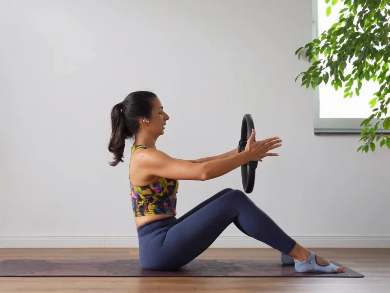 Yulia mit dem Pilates Ring