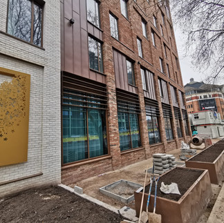 solar shading, brise soleil, facade, canopy, screens, rectangular fins, PPC, powder coated, bronze, horizontal blind, horizontal fin, fixed to curtain walling, projecting solar shading