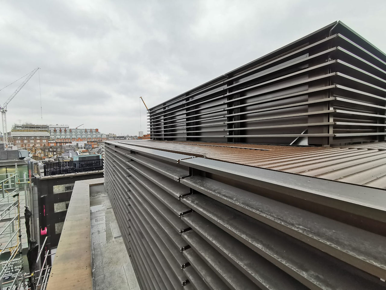 facade, screens, rectangular fins, horizontal blind, horizontal fin, louvre, roof, PPC, powder coated, bronze, anodised, access gate