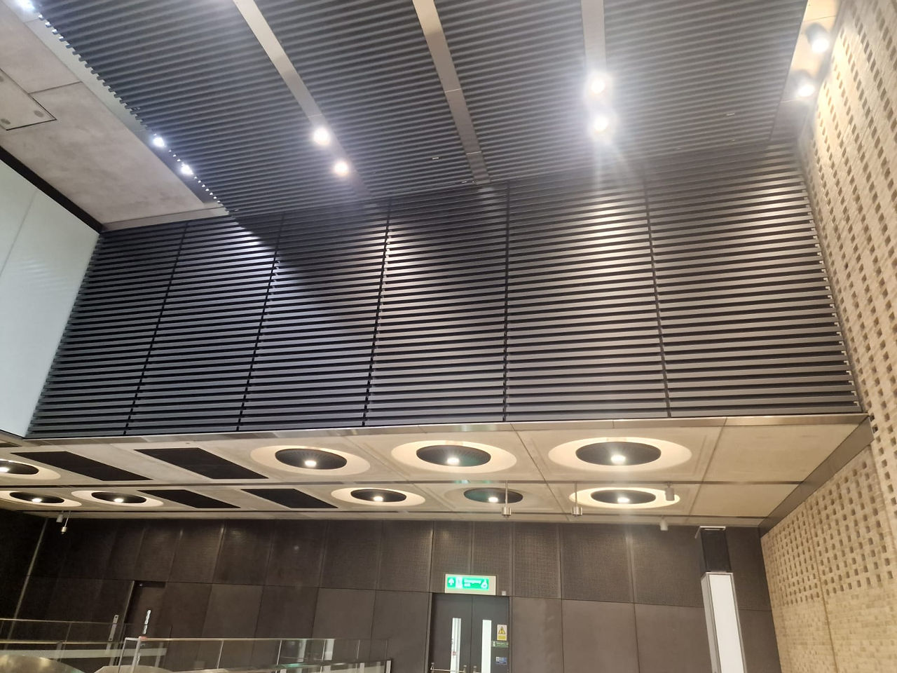 louvre, screen, aluminium, anodised, bomb blast, acoustic louvres, acoustic blanking, stainless steel, grilles 