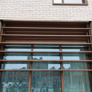solar shading, brise soleil, facade, canopy, screens, rectangular fins, PPC, powder coated, bronze, horizontal blind, horizontal fin, fixed to curtain walling, projecting solar shading