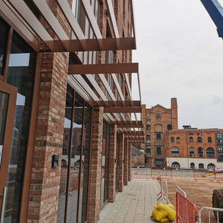 solar shading, brise soleil, facade, canopy, screens, rectangular fins, PPC, powder coated, bronze, horizontal blind, horizontal fin, fixed to curtain walling, projecting solar shading