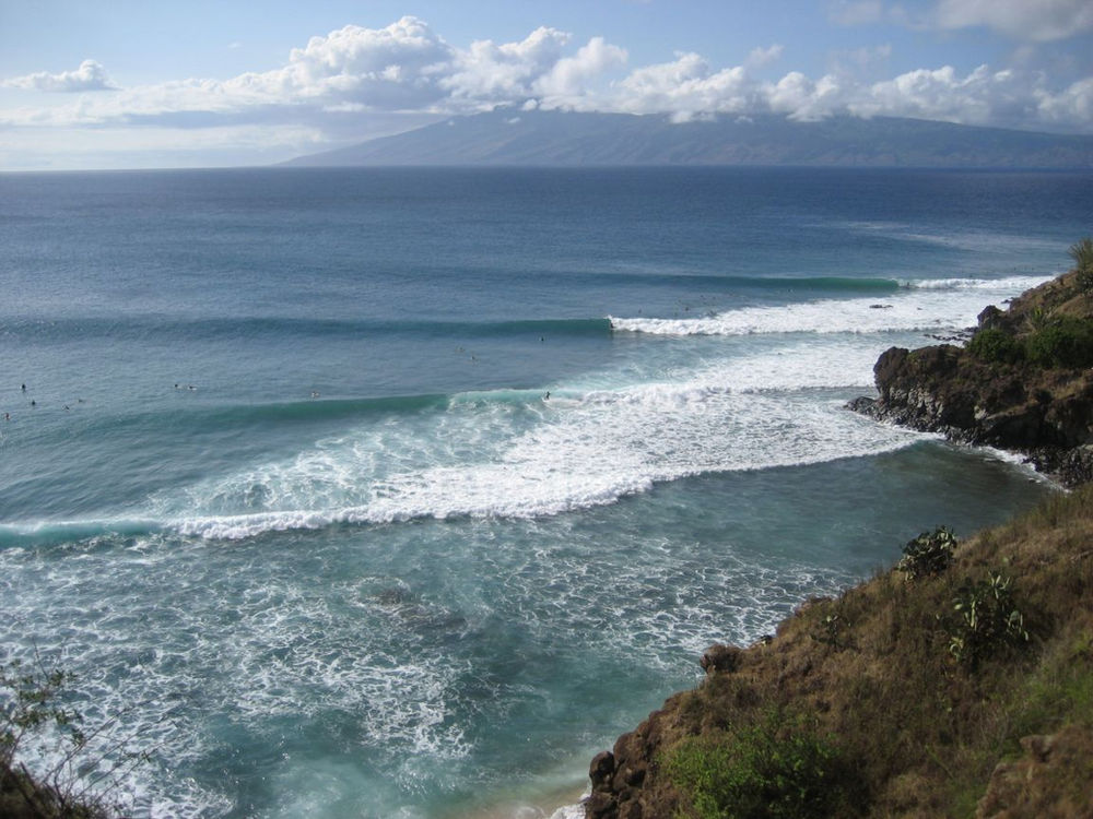 Where is the best place to Surf on Maui? 10 best surf spots! Local