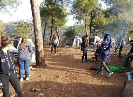 תלמידי כפר סילבר לומדים את הבגרויות דרך הרגליים