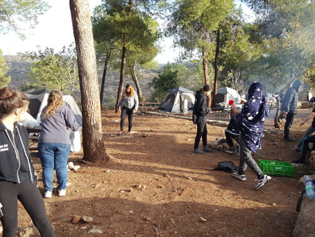 תלמידי כפר סילבר לומדים את הבגרויות דרך הרגליים