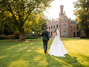Een kasteel heeft alles al in zich: sfeer, rust, karakter en vooralโฆ eindeloos veel mogelijkheden voor sterke beelden.