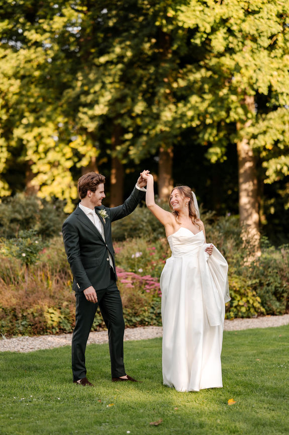 Trouwfoto's met kleur en natuurlijke sfeer trouwfotograaf in Brabant