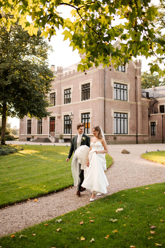 Trouwen in een kasteel Gelderland natuurlijke sfeer trouwfoto's
