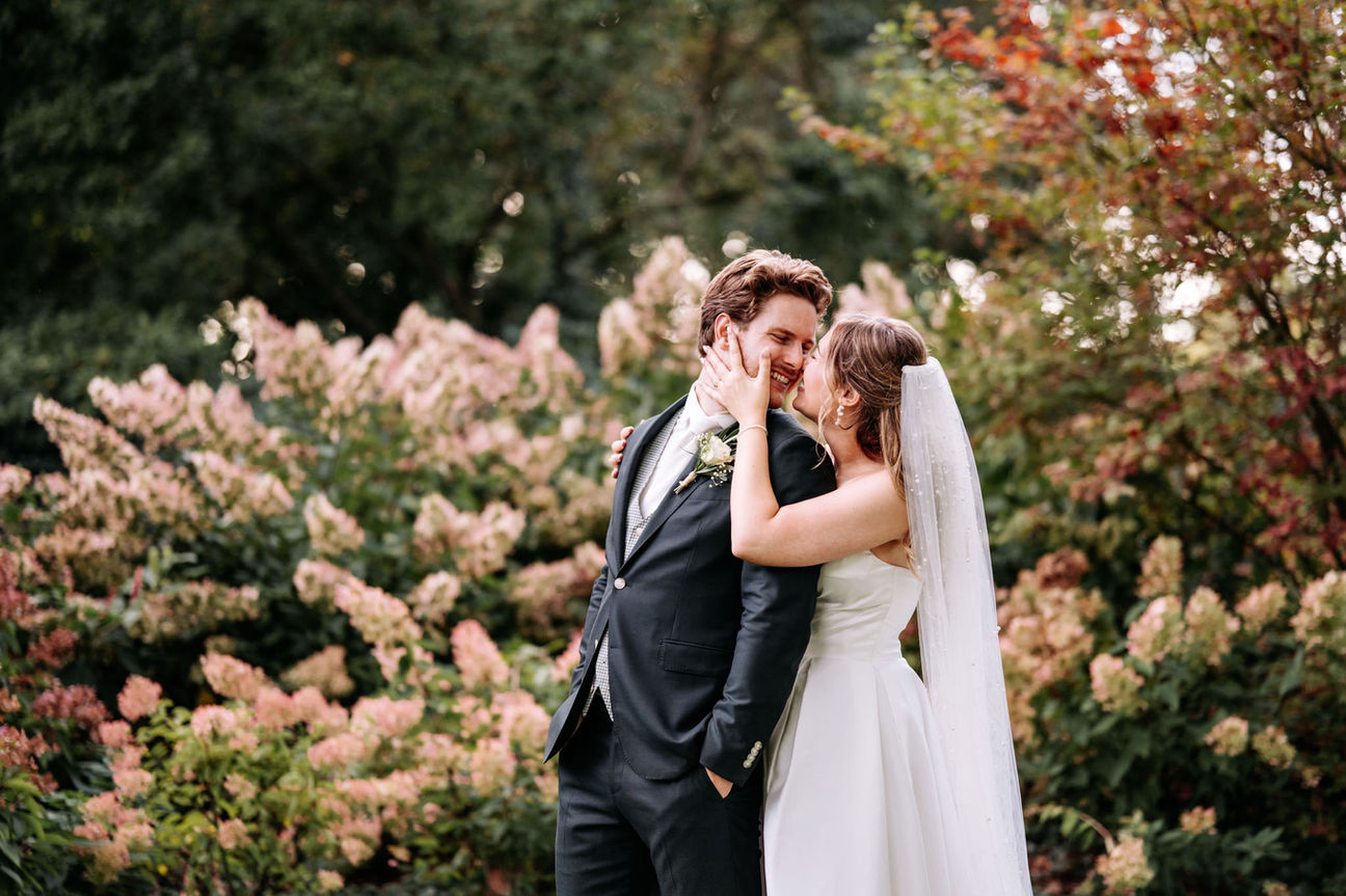 Trouwen in een kasteel Gelderland natuurlijke sfeer trouwfoto's