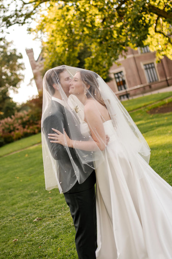 Trouwfoto's met kleur en natuurlijke sfeer trouwfotograaf in Brabant
