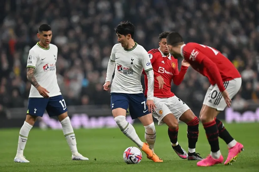 Tottenham e Manchester United pela Copa da Liga Inglesa. O confronto promete ser emocionante. Confira horário e onde assistir