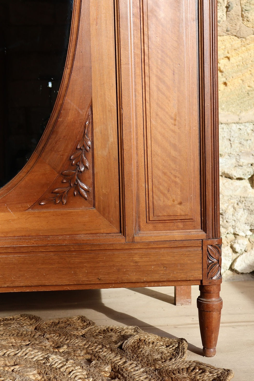 Miniature : Grande armoire ancienne avec miroir ovale
