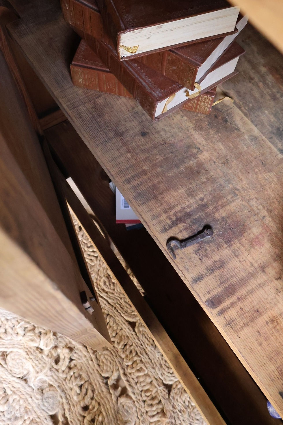 Miniature : Buffet ancien bois et motifs fleuris