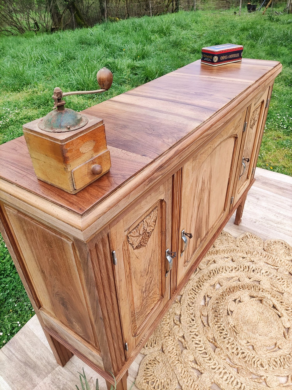 Miniature : Buffet en noyer Art Nouveau
