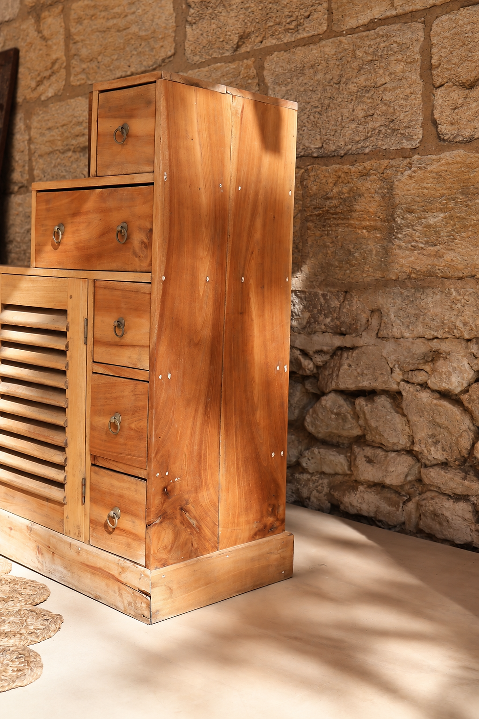 Miniature : Meuble escalier ancien en bois exotique – Inspiration Kaidan-tansu