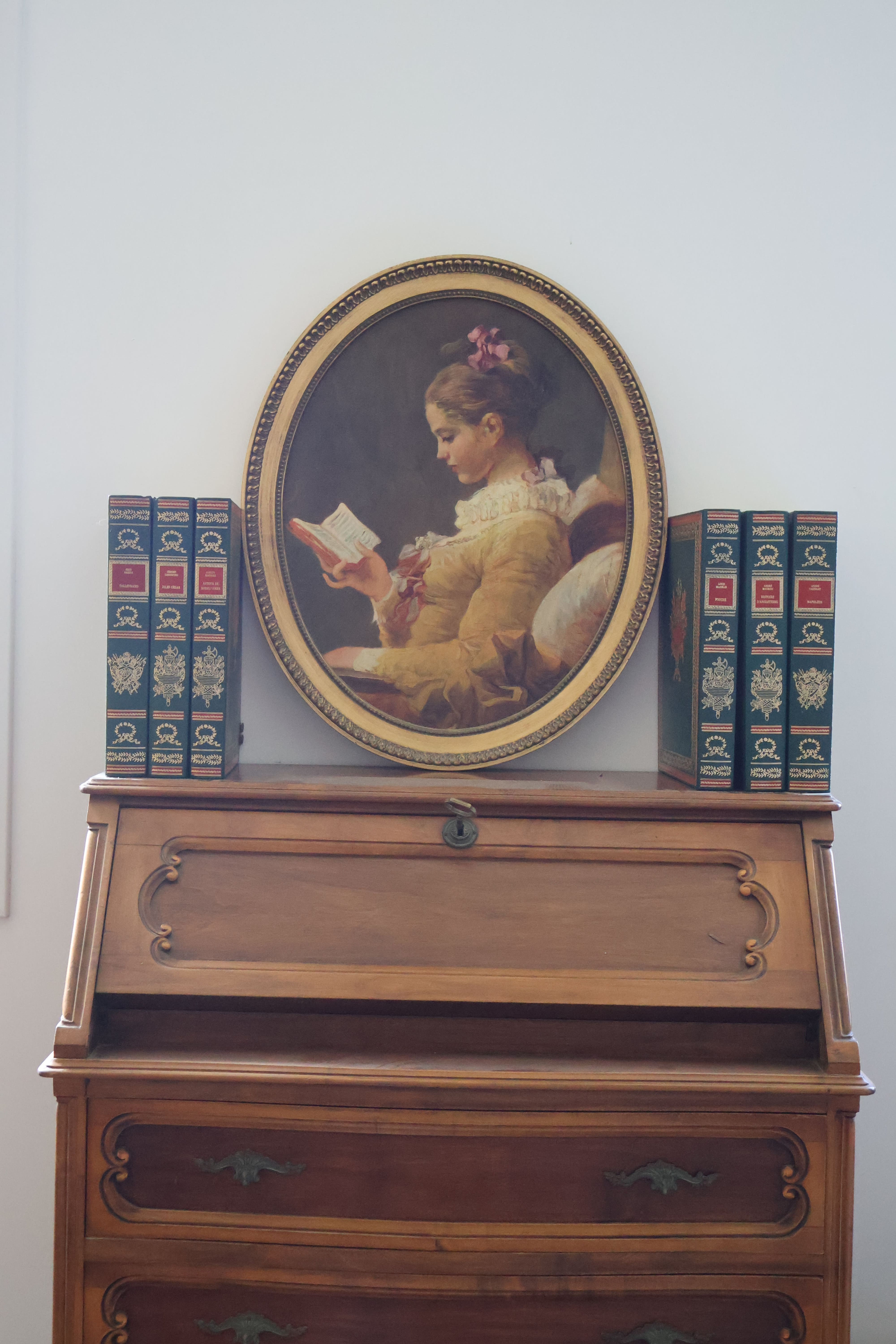 La femme lisant - portrait rond