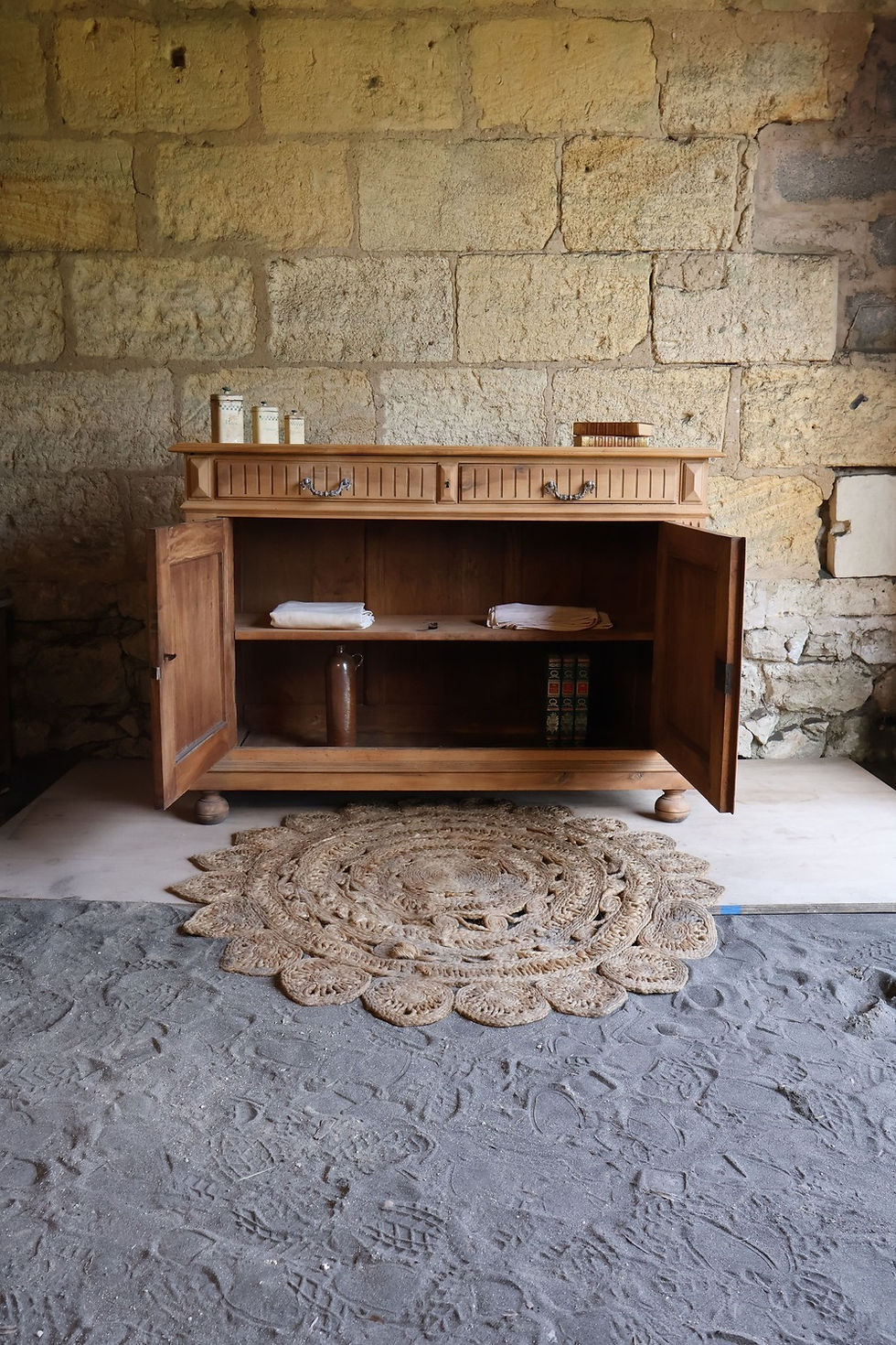 Miniature : Buffet antique français en noyer