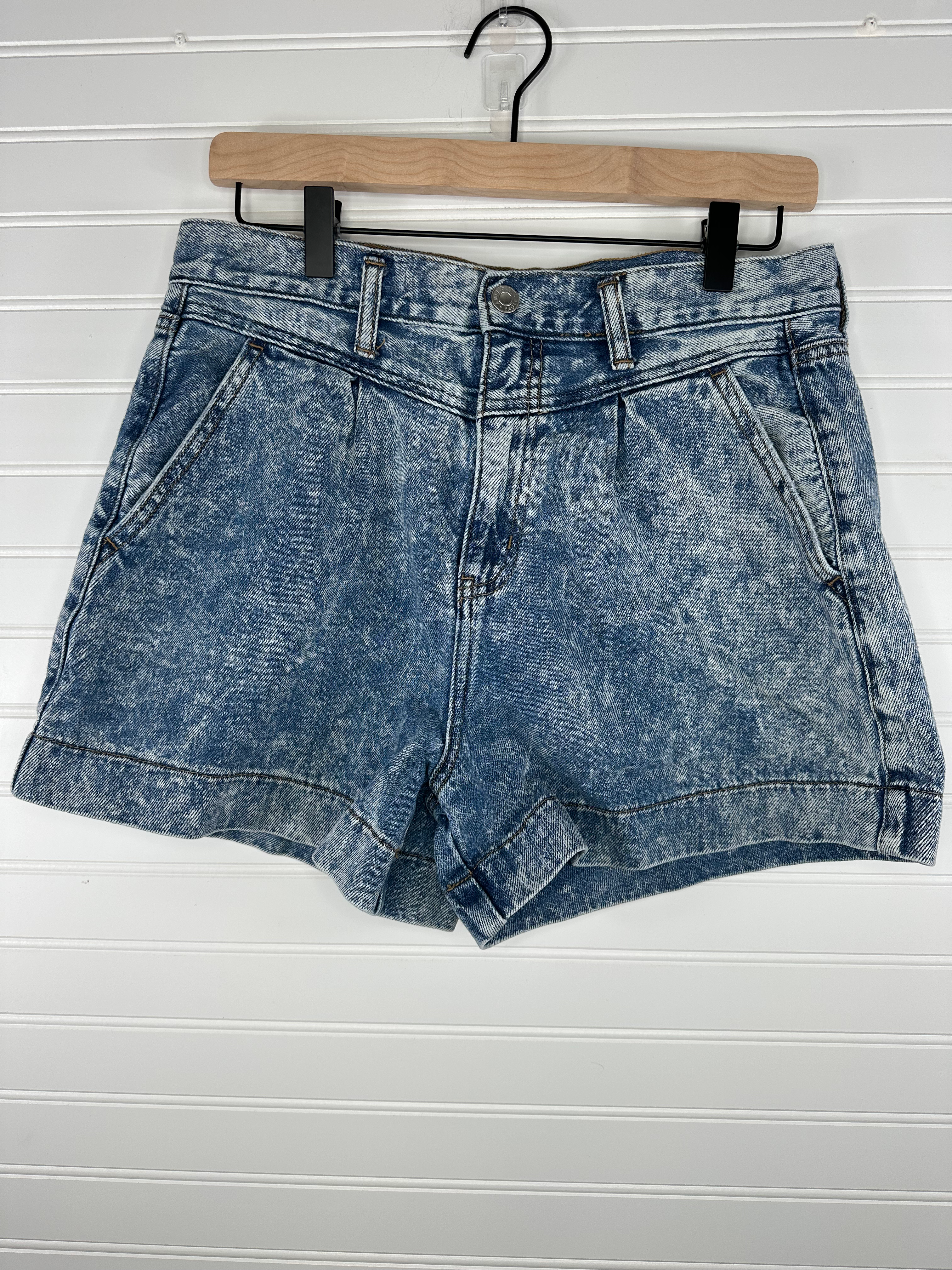 Size 8 American Eagle Mom Short