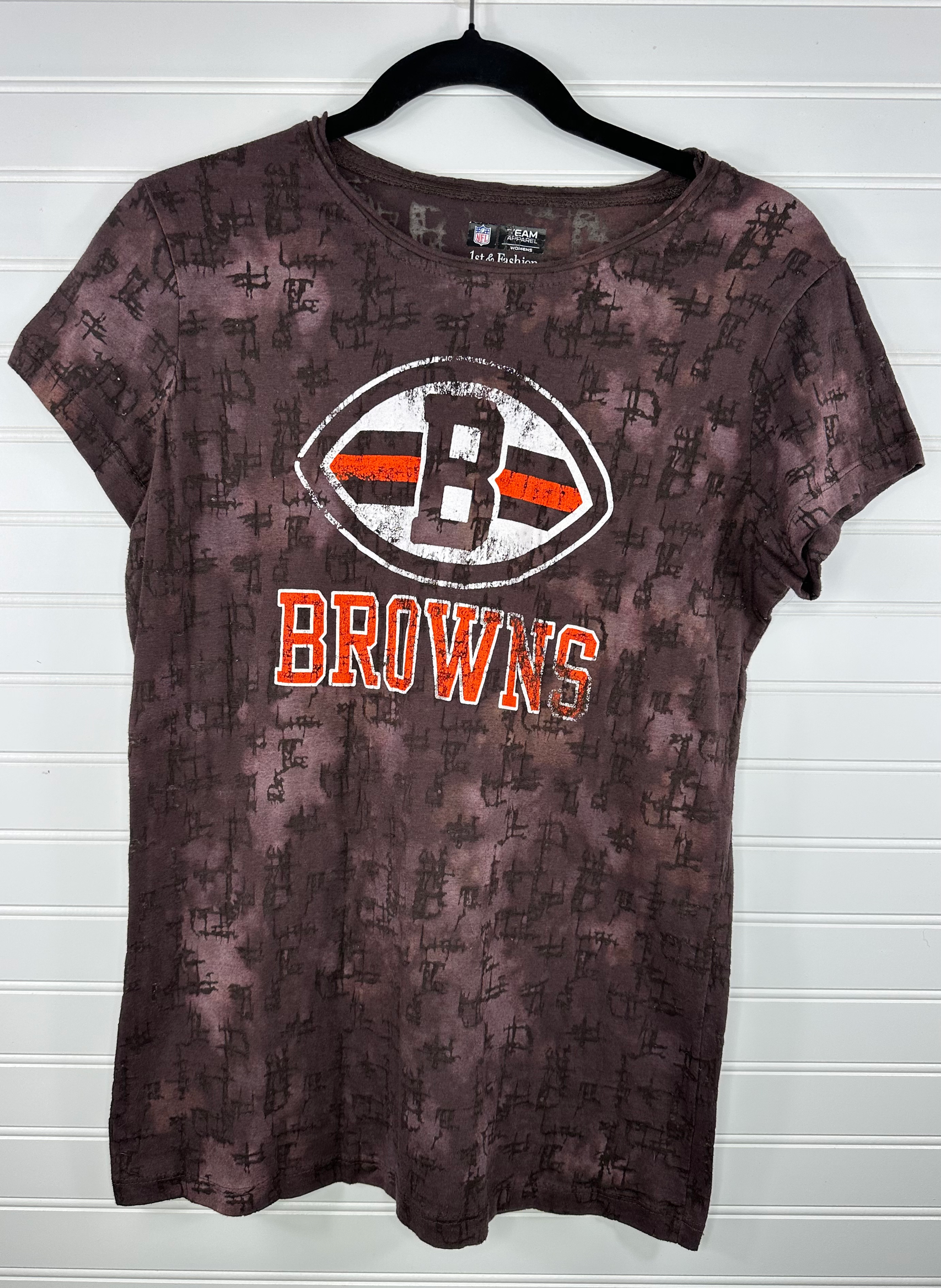 Browns with logo on front of brown shirt and bleach splatter 